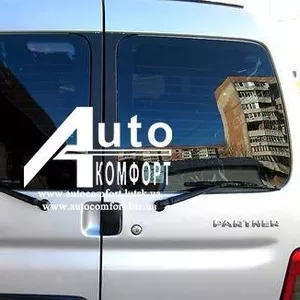 Заднее стекло  с электрообогревом на Peugeot Partne,  Citroën Berlingo 