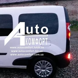 Задний салон,  левое окно,  длинная база на автомобиль Renault Kangoo 08