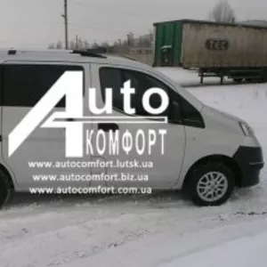 Nissan NV200 Передний салон,  правое стекло