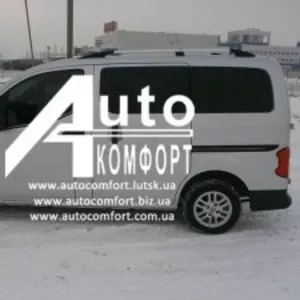 Nissan NV200 Передний салон,  левое стекло