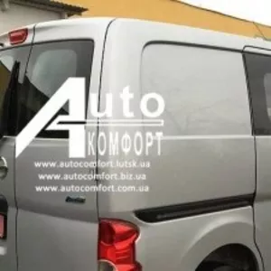 Nissan NV200 Заднее стекло (распашонка правая) 