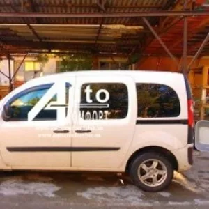 Передний салон,  левое окно на автомобиль Renault Kangoo 08- (Рено Канг