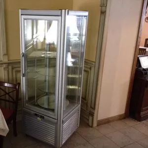 Продам кондитерскую холодильную витрину Tecfrigo Prisma 400 бу