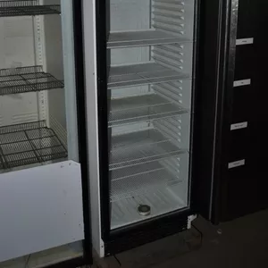 Продам холодильный шкаф со стеклянной дверью бу
