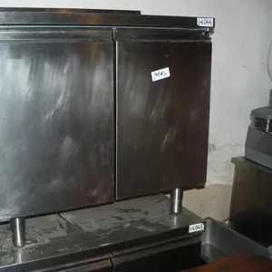 Продам двухдверный холодильный стол бу