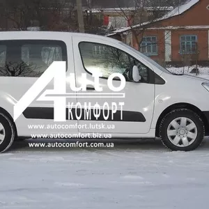 Сплошное окно,  правое на автомобиль Peugeot Partner,  Citroën Berlingo 