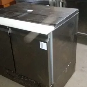 Продам двухдверный холодильный стол Desmon бу