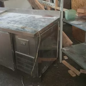 Трехдверный холодильный стол бу 