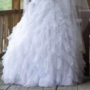 Продам весільну сукню. Білого кольору.