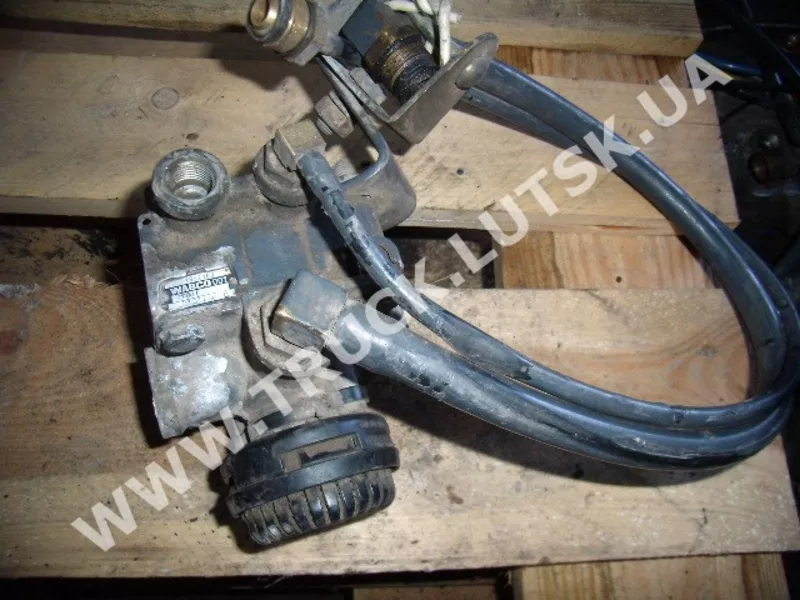 Клапан 1 ускорительный WABCO 9730112050 DAF 1302103