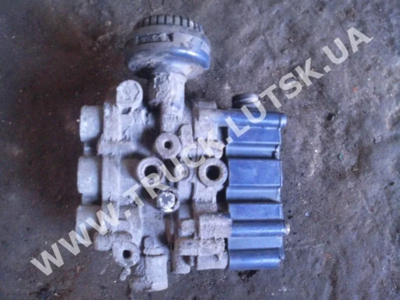 Кран уровня пола 3 главный WABCO 4729000530