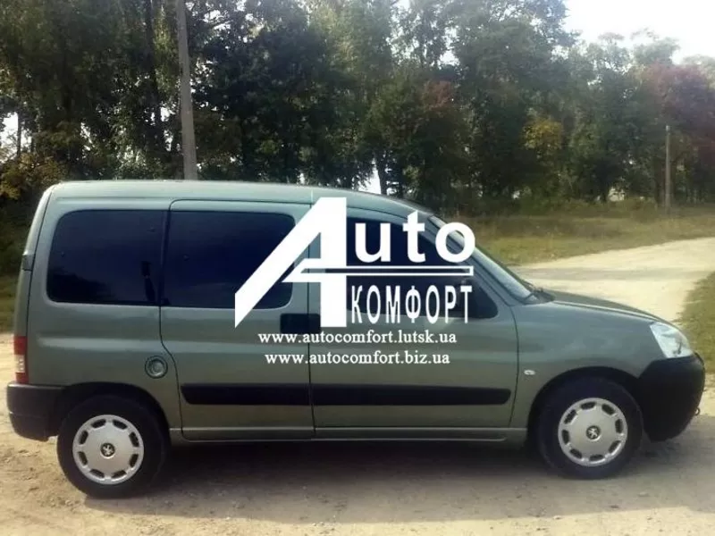 Передний салон,  правое окно на автомобиль Peugeot Partner,  Citroën...