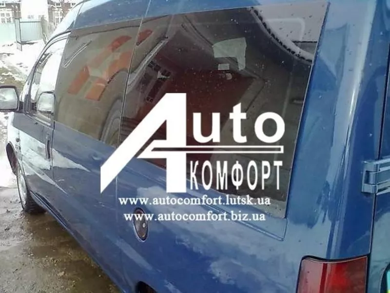 Задний салон,  левое окно на Fiat Skudo,  Peugeot Expert,  Citroen Jumpy 