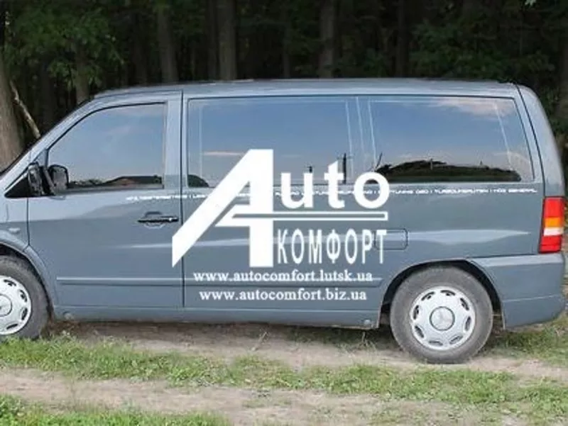 Передний салон,  левое стекло на автомобиль Mercedes-Benz Vito 96-03 (М