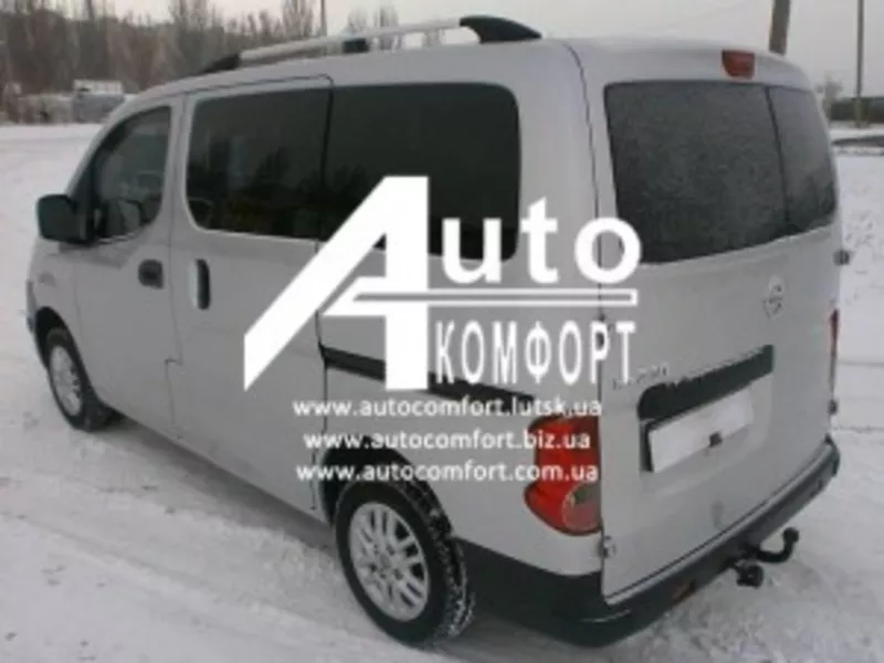 Nissan NV200 Задний салон,  левое стекло