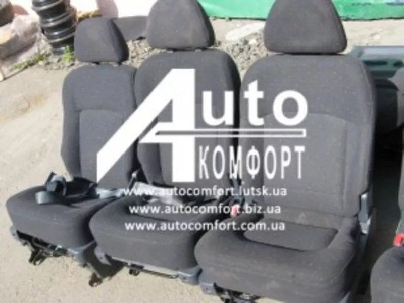 Автосидения б. у. Hyundai Trajet (Хендай Траджет) 3 шт. 