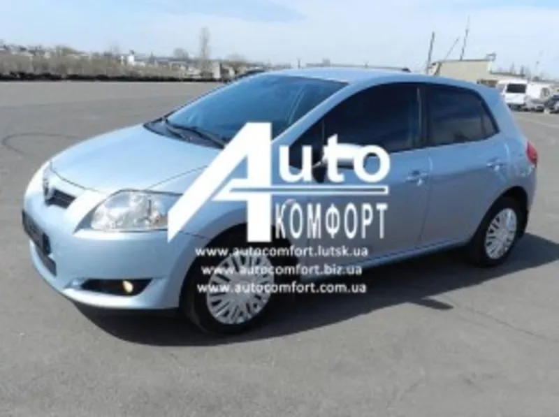 Лобовое стекло на Toyota Auris (Хетчбек) (2007-2012) с установкой