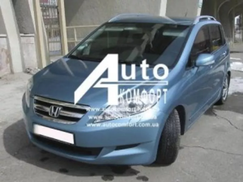 Лобовое стекло на Honda FR-V (Минивэн) (2004-2009) с установкой