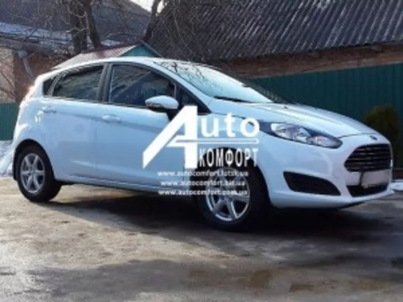 Лобовое стекло на Ford Fiesta (Хетчбек) (2008-) с установкой