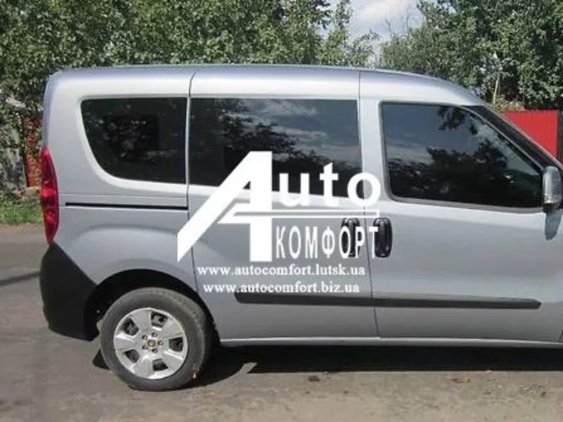 Передний салон,  правое окно на Fiat Doblo 2010-