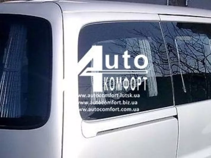 Задний салон,  короткая база,  правое окно на автомобиль Hyundai H-1 I (