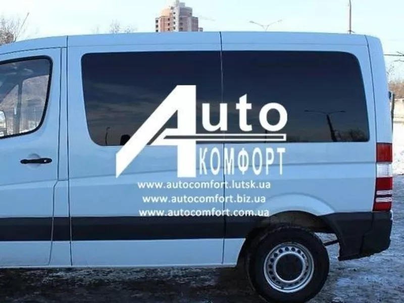 Задний салон,  левое окно,  короткая база на Mercedes-Benz Sprinter (06-