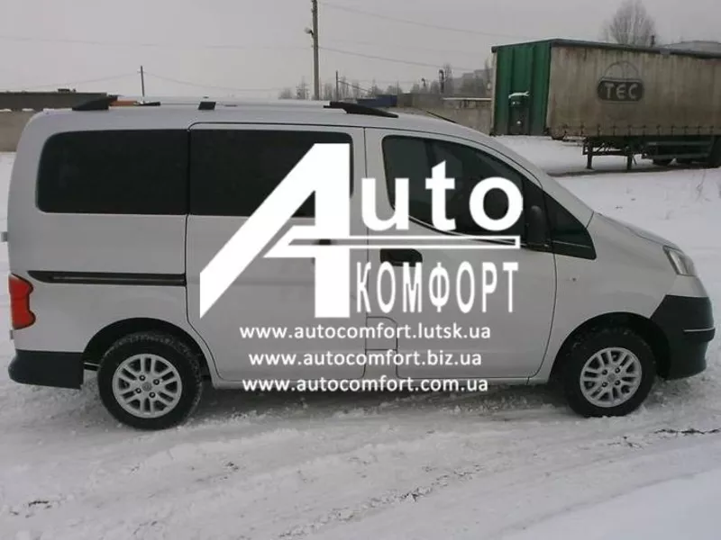 Передний салон,  правое стекло на Nissan NV200