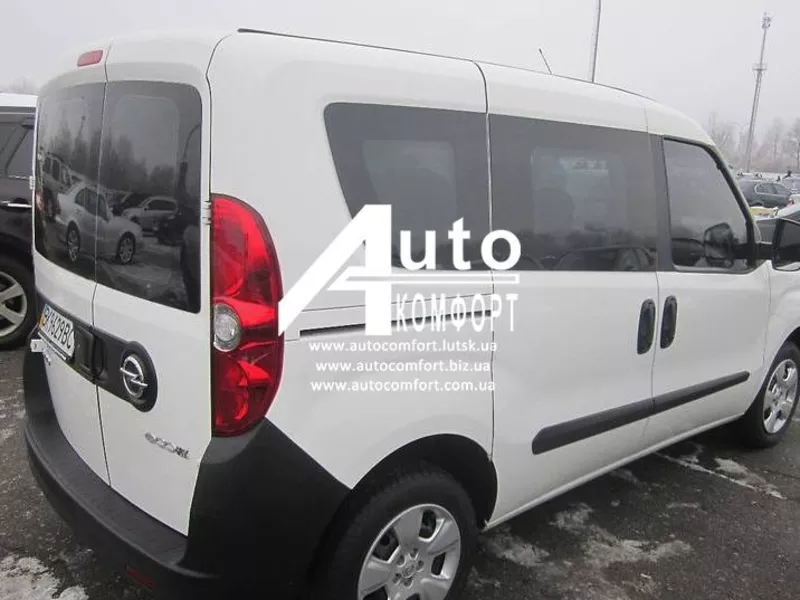 Задний салон,  правое окно,  короткая база на Opel Combo D (2011-)