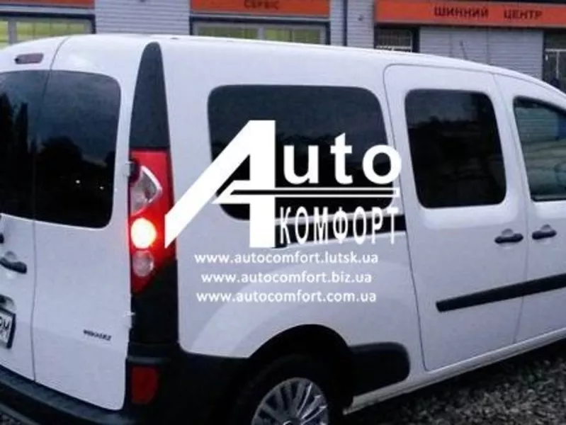 Задний салон,  правое окно,  длинная база на автомобиль Renault Kangoo 