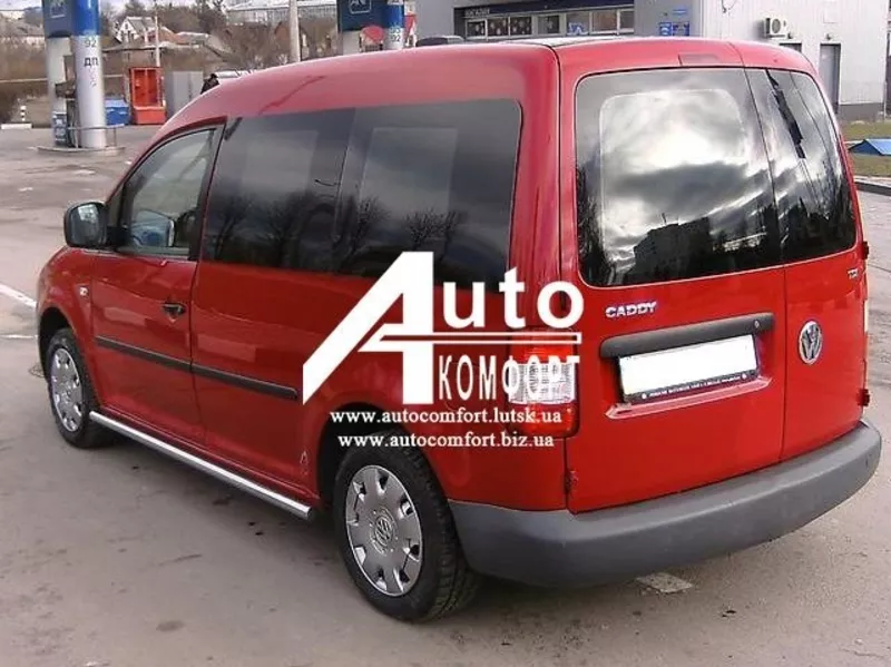 Задний салон,  левое окно (внахлёст) на автомобиль VW Caddy 04- 