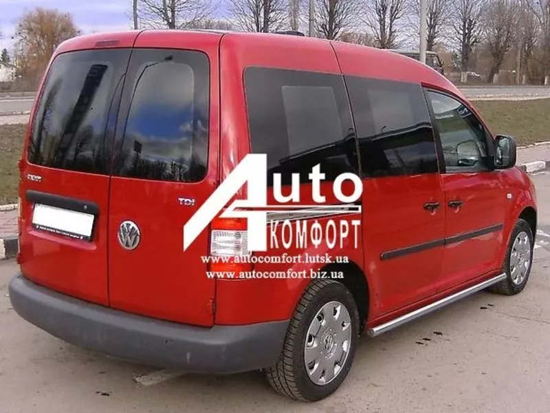 Задний салон,  правое окно (внахлёст) на автомобиль VW Caddy 04- 