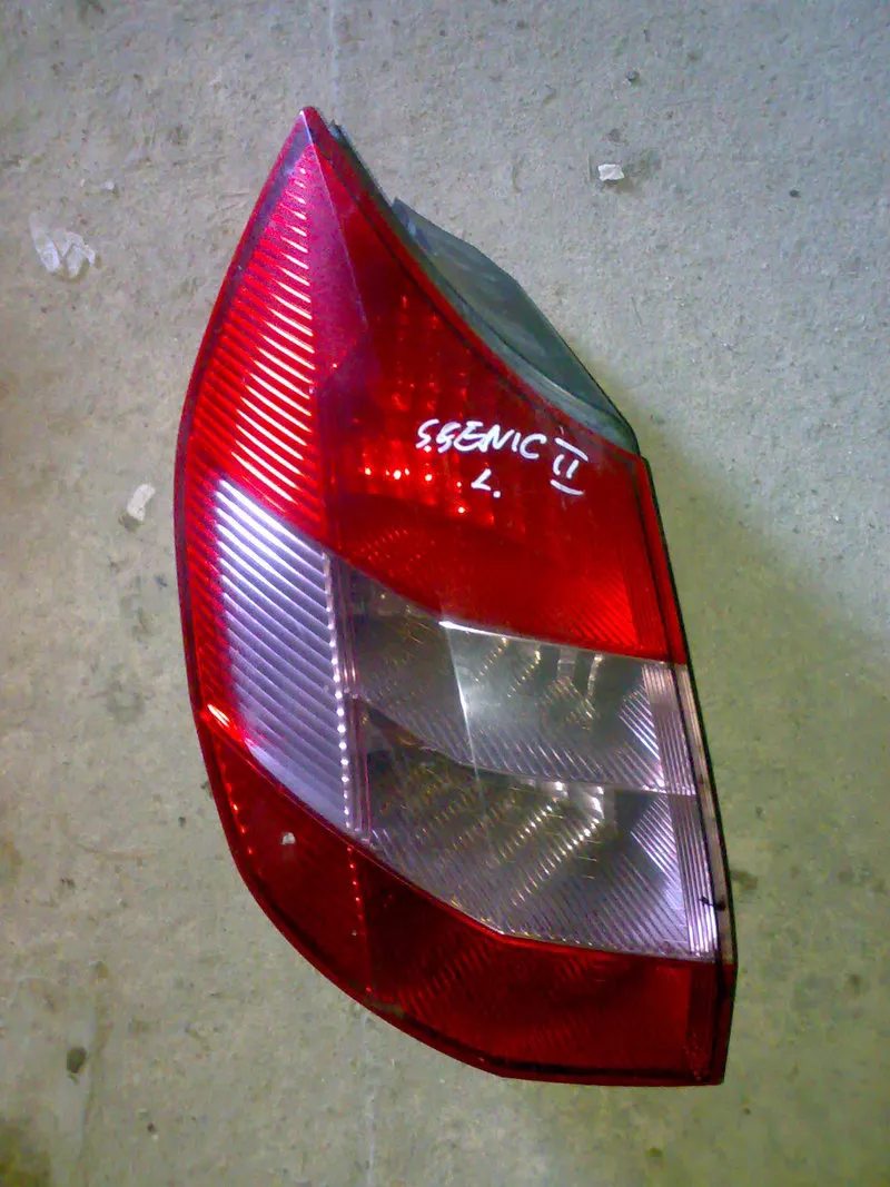 Продам оригинальный левый фонарь на Renault Scenic