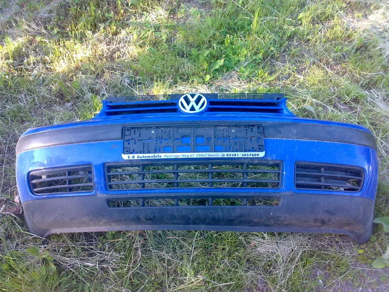Продам оригинальный бампер VW Golf 4
