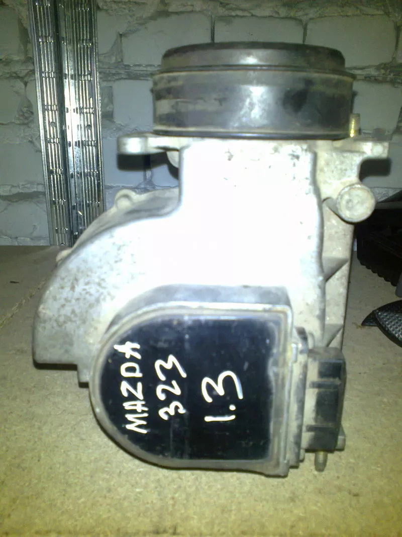 Продам оригинальный расходомер воздуха Mazda 323 1.3L