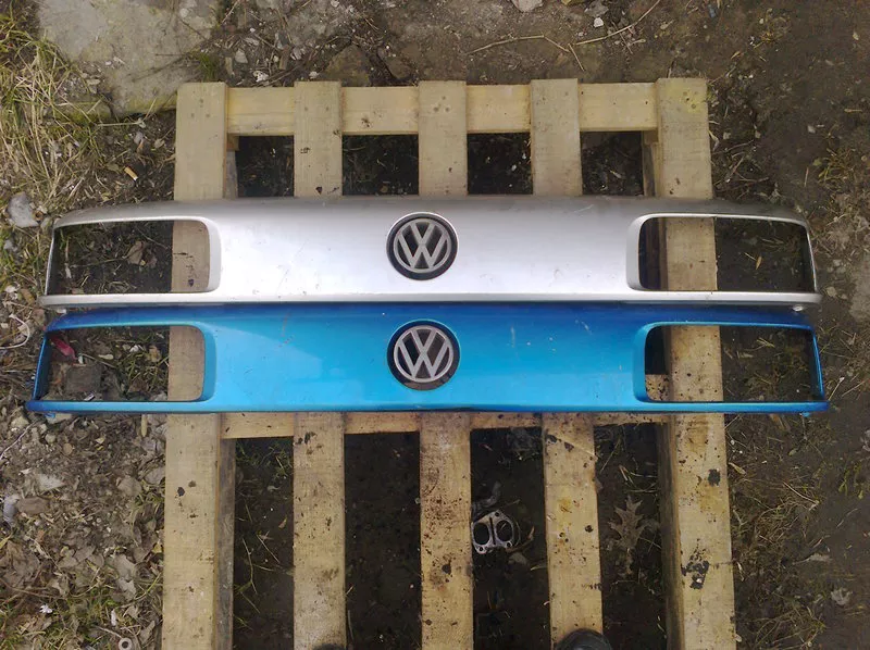 Продам оригинальную решетку радиатора VW Passat B3
